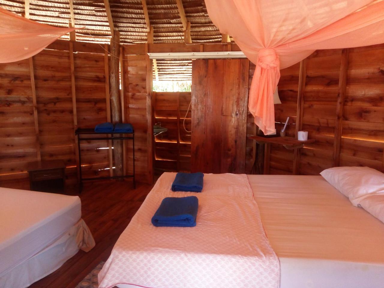 Tawan Bar And Bungalow Hotel Ko Phra Thong Exterior foto